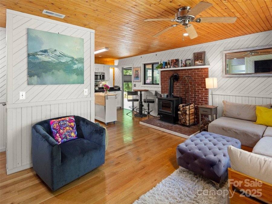44 Sutton Knob Rd Candler, NC 28715