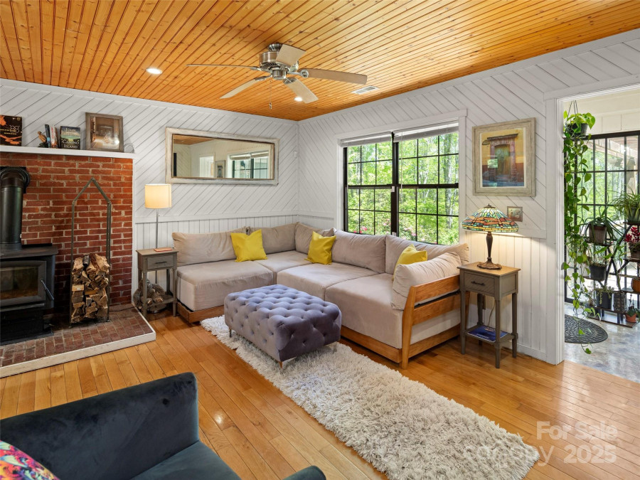 44 Sutton Knob Rd Candler, NC 28715