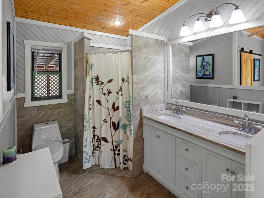 44 Sutton Knob Rd Candler, NC 28715