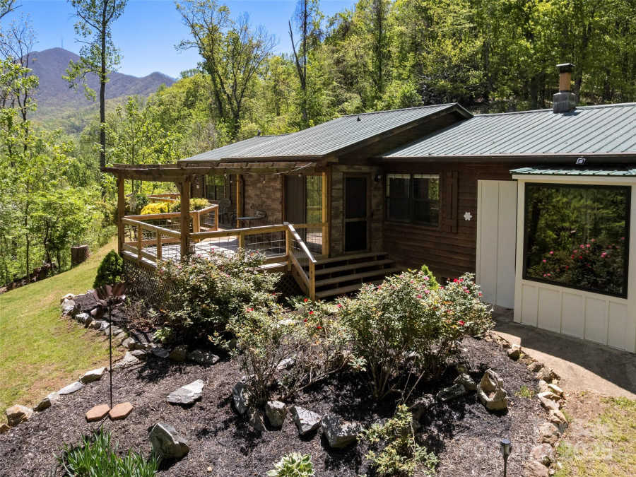 44 Sutton Knob Rd Candler, NC 28715