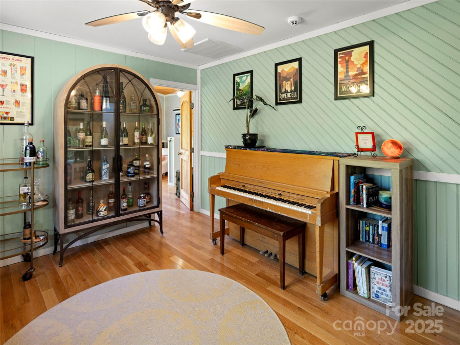 44 Sutton Knob Rd Candler, NC 28715