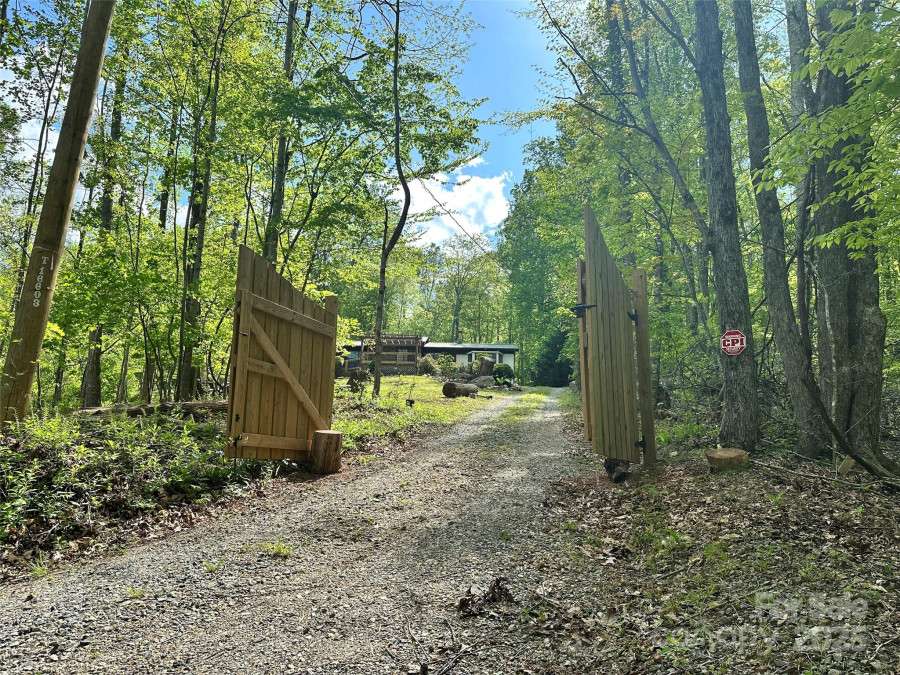 44 Sutton Knob Rd Candler, NC 28715