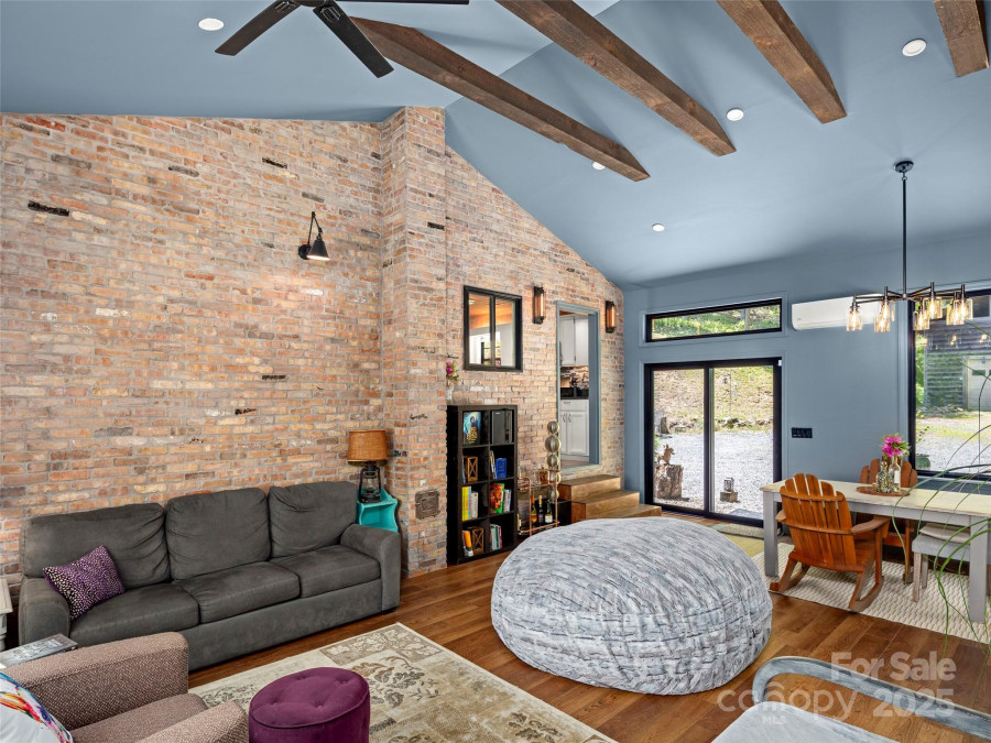 44 Sutton Knob Rd Candler, NC 28715