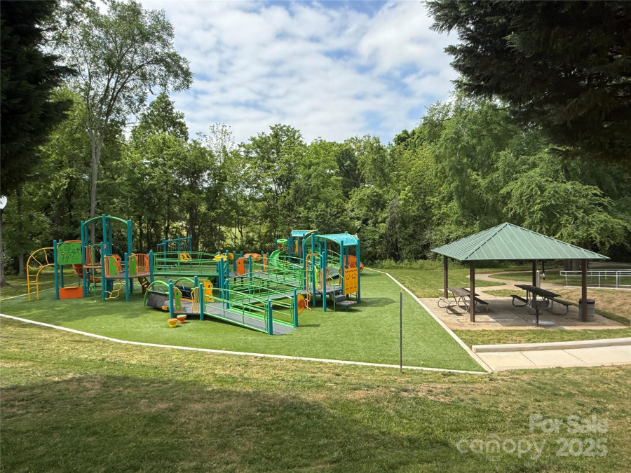 2638 Double Oaks Rd Charlotte, NC 28206