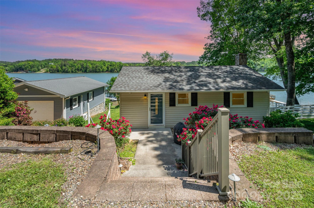 4960 Longfield St Claremont, NC 28610