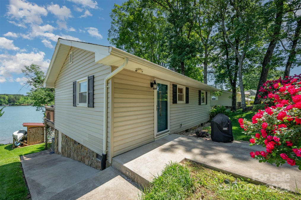 4960 Longfield St Claremont, NC 28610