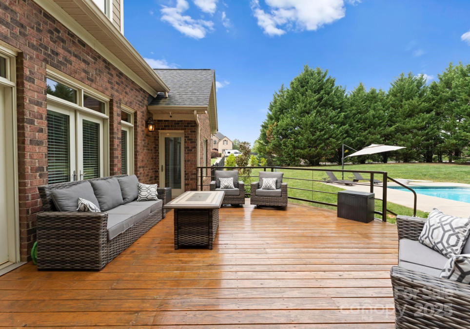 105 Walnut Hill Ct Mooresville, NC 28115