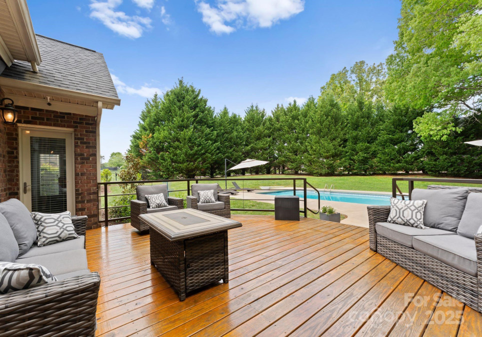 105 Walnut Hill Ct Mooresville, NC 28115