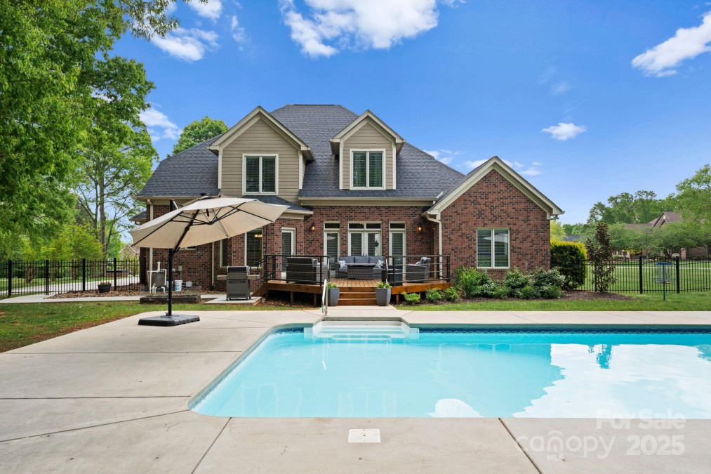 105 Walnut Hill Ct Mooresville, NC 28115