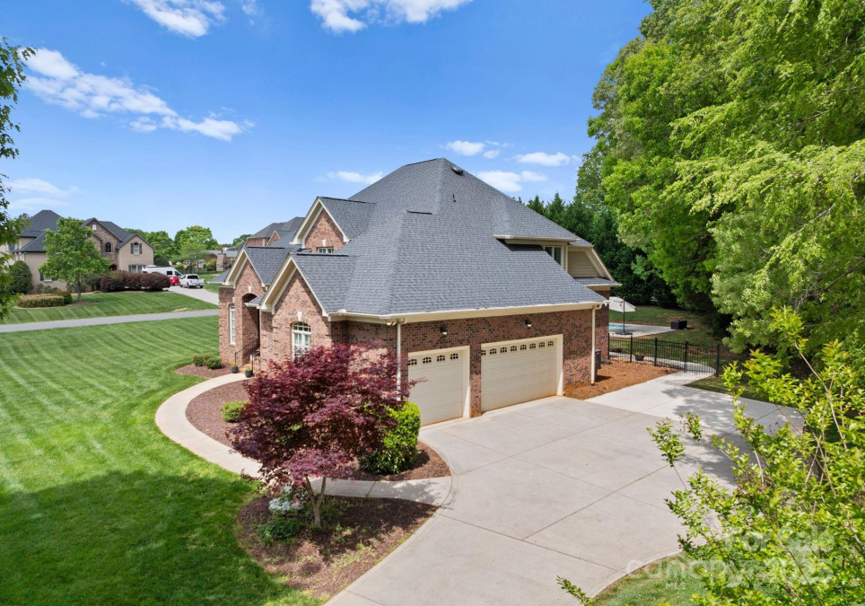 105 Walnut Hill Ct Mooresville, NC 28115