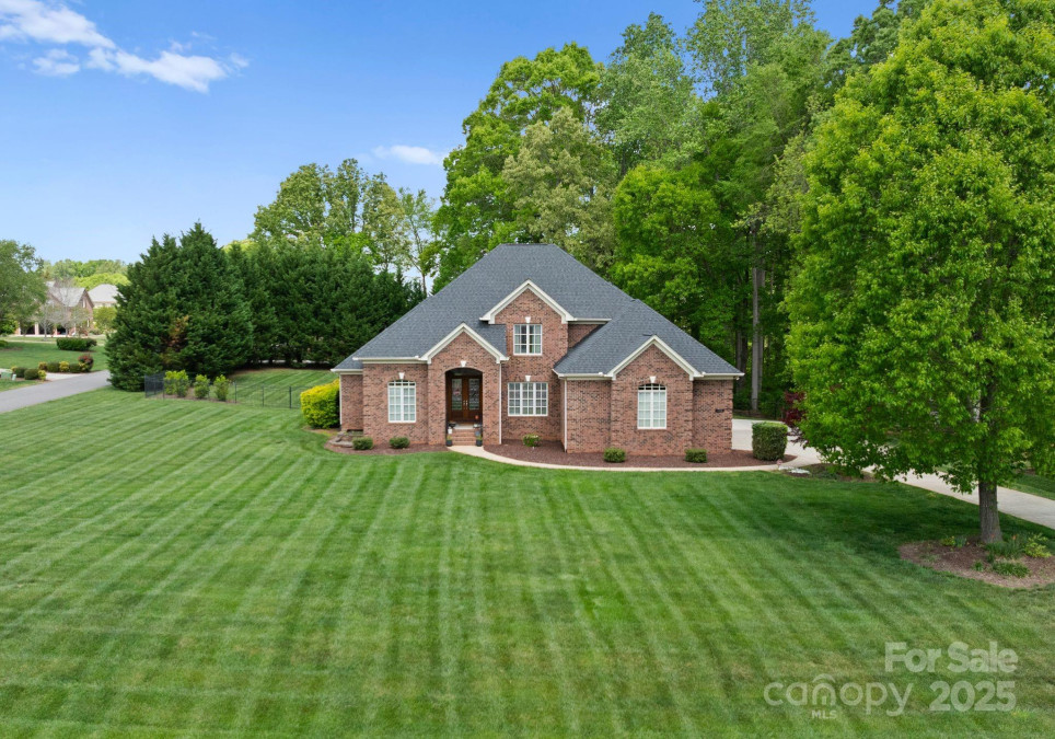 105 Walnut Hill Ct Mooresville, NC 28115