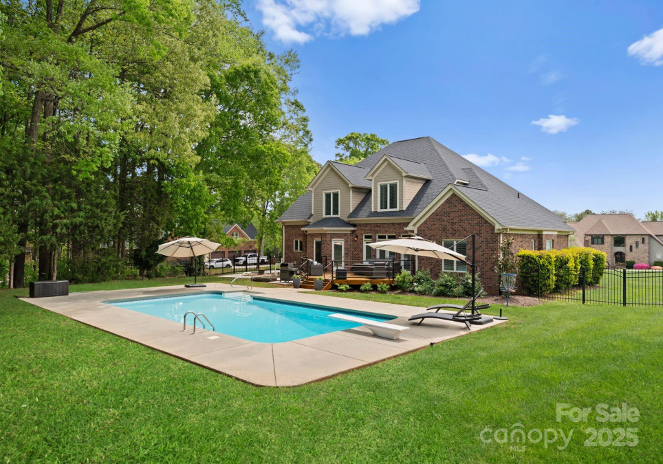 105 Walnut Hill Ct Mooresville, NC 28115