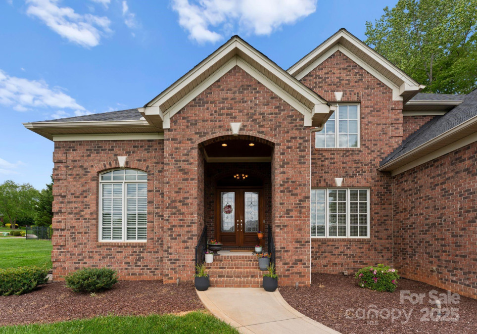 105 Walnut Hill Ct Mooresville, NC 28115