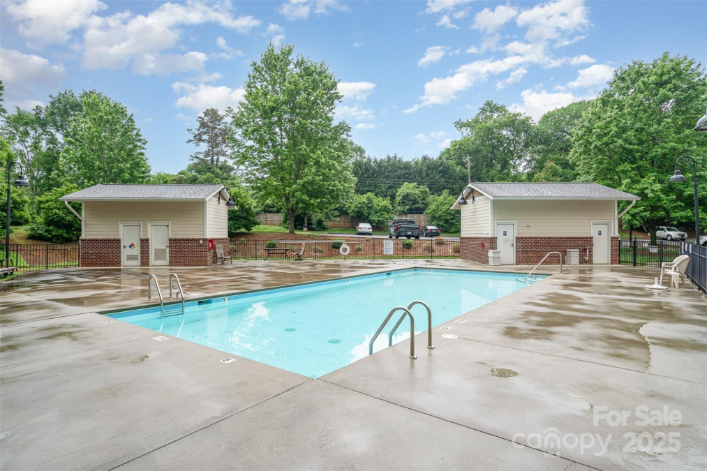 1000 Woodlawn Rd Charlotte, NC 28209