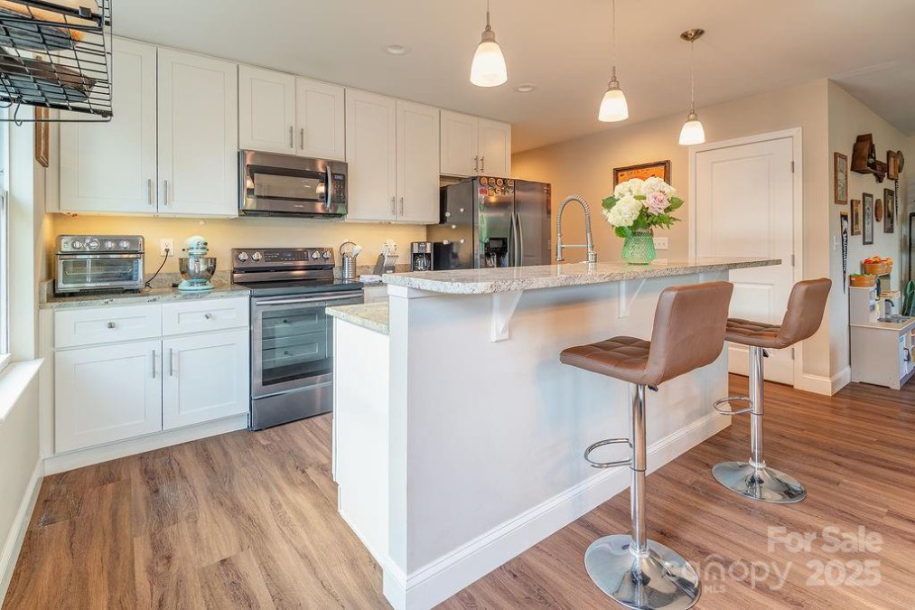 10 Half Moon Dr Swannanoa, NC 28778