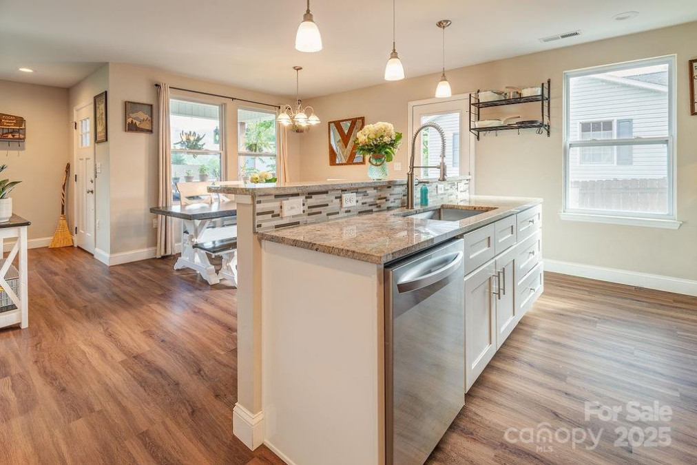 10 Half Moon Dr Swannanoa, NC 28778