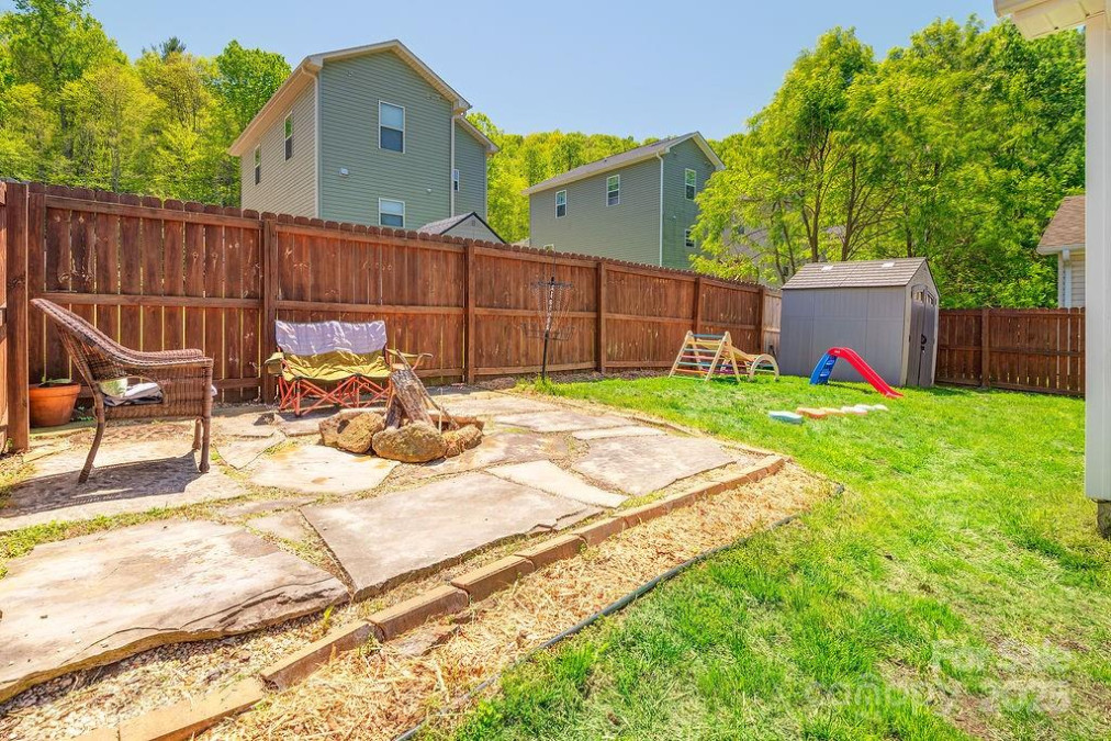 10 Half Moon Dr Swannanoa, NC 28778