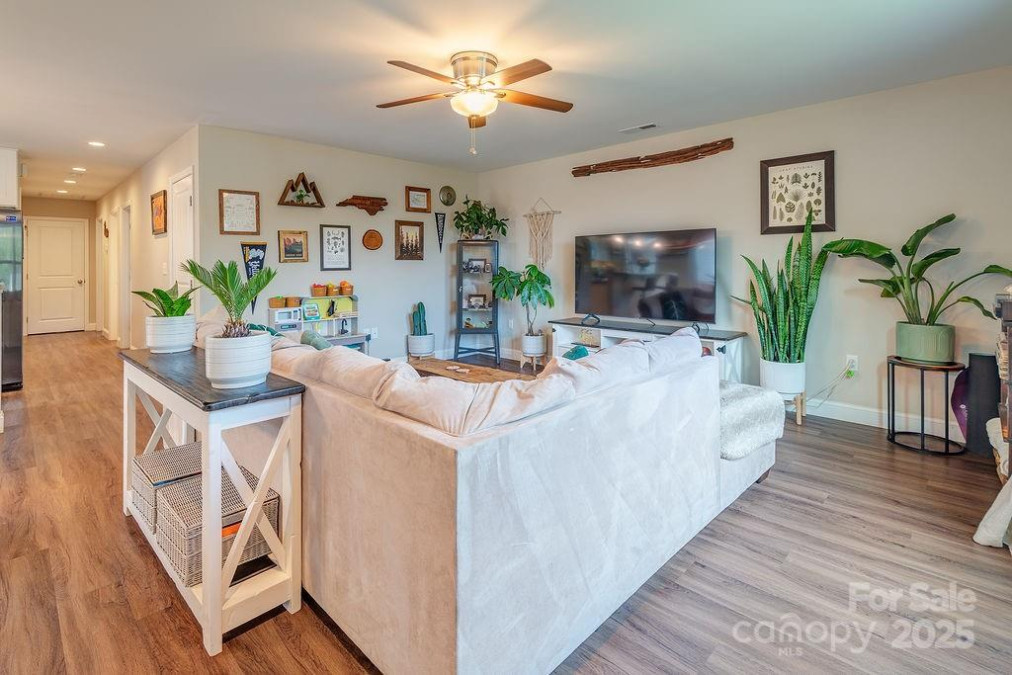 10 Half Moon Dr Swannanoa, NC 28778