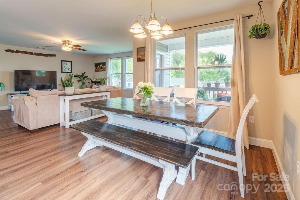 10 Half Moon Dr Swannanoa, NC 28778