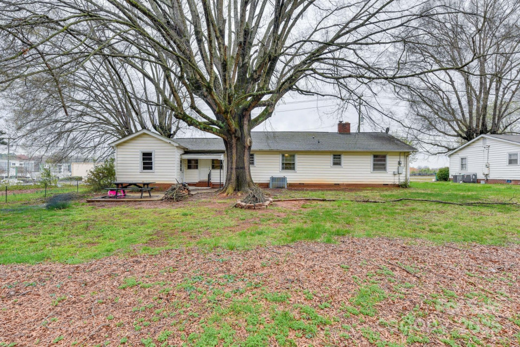 6323 Wilora Lake Rd Charlotte, NC 28212