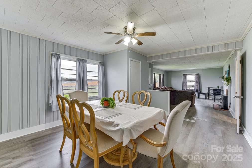 6323 Wilora Lake Rd Charlotte, NC 28212