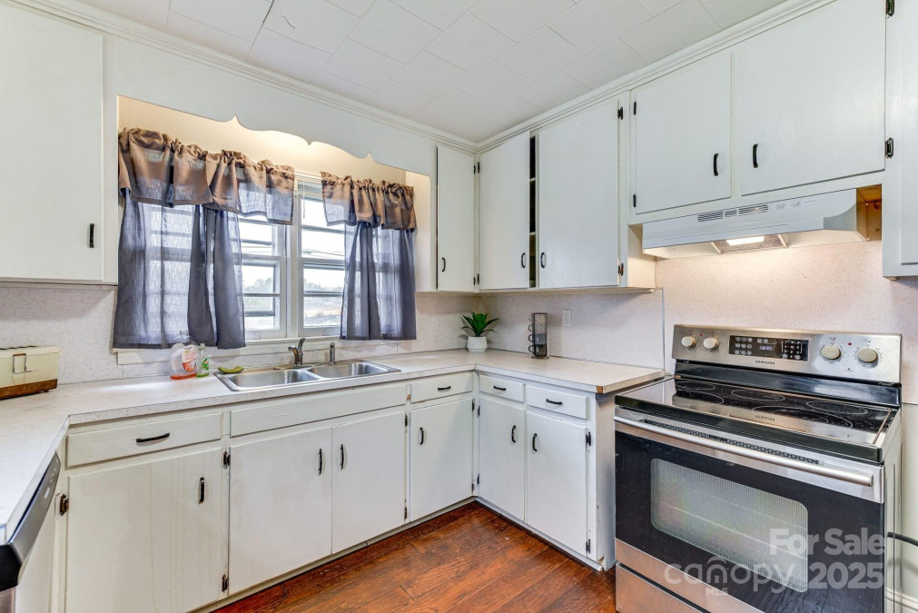 6323 Wilora Lake Rd Charlotte, NC 28212