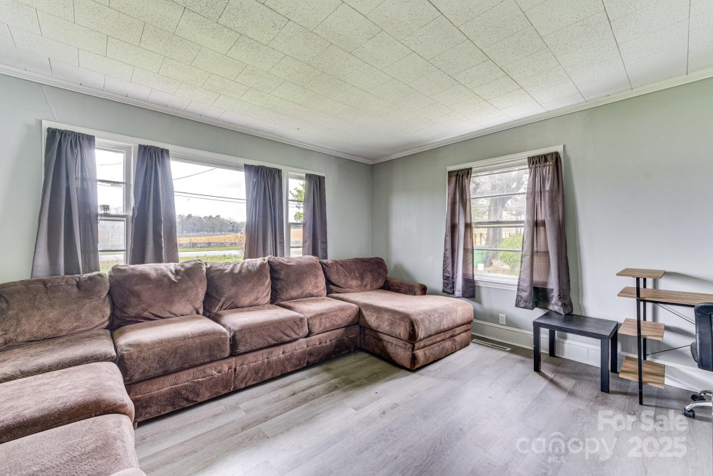 6323 Wilora Lake Rd Charlotte, NC 28212