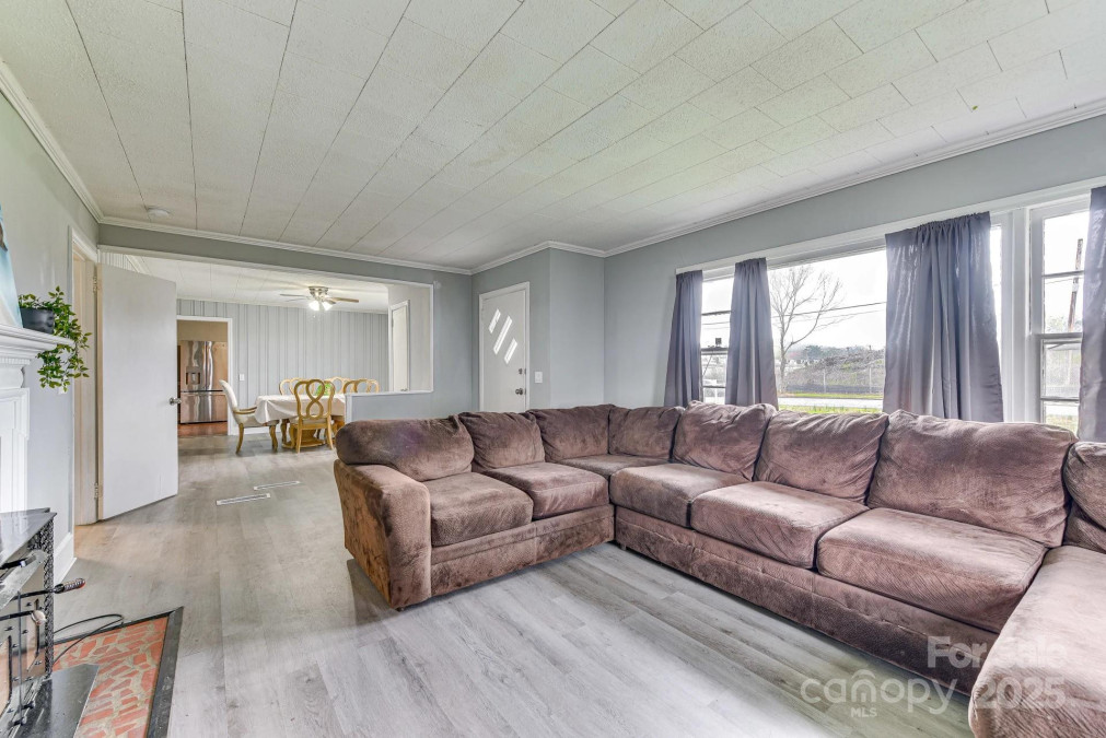 6323 Wilora Lake Rd Charlotte, NC 28212