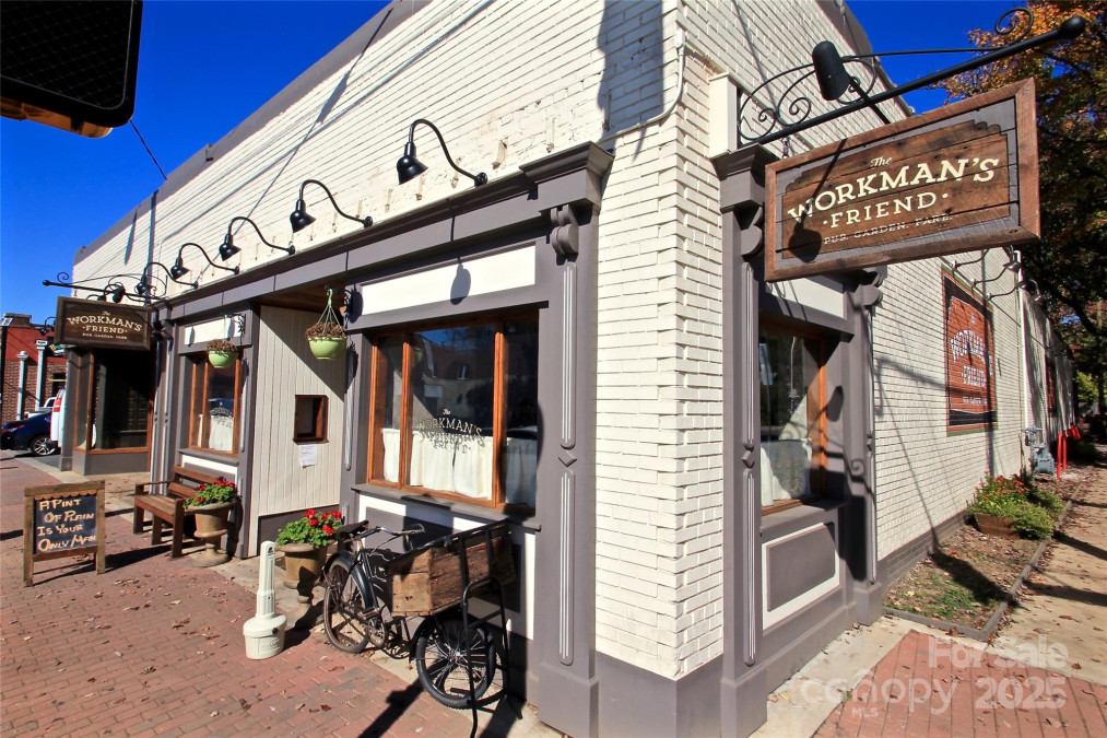 2015 Club Rd Charlotte, NC 28205