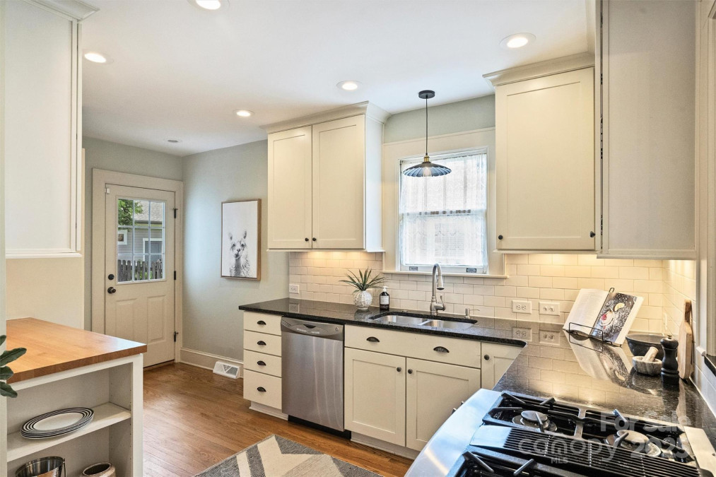 2015 Club Rd Charlotte, NC 28205