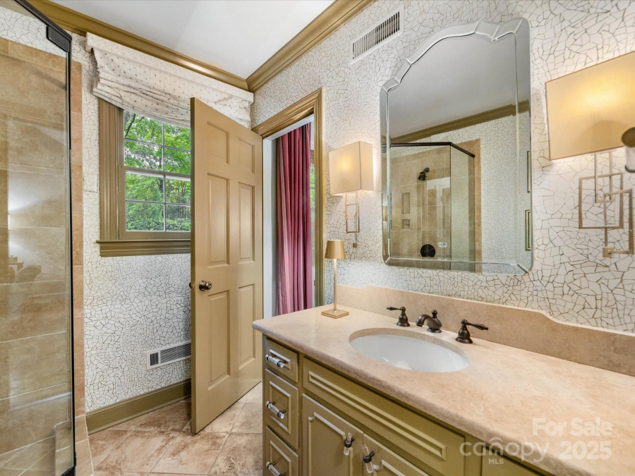 2501 Richardson Dr Charlotte, NC 28211