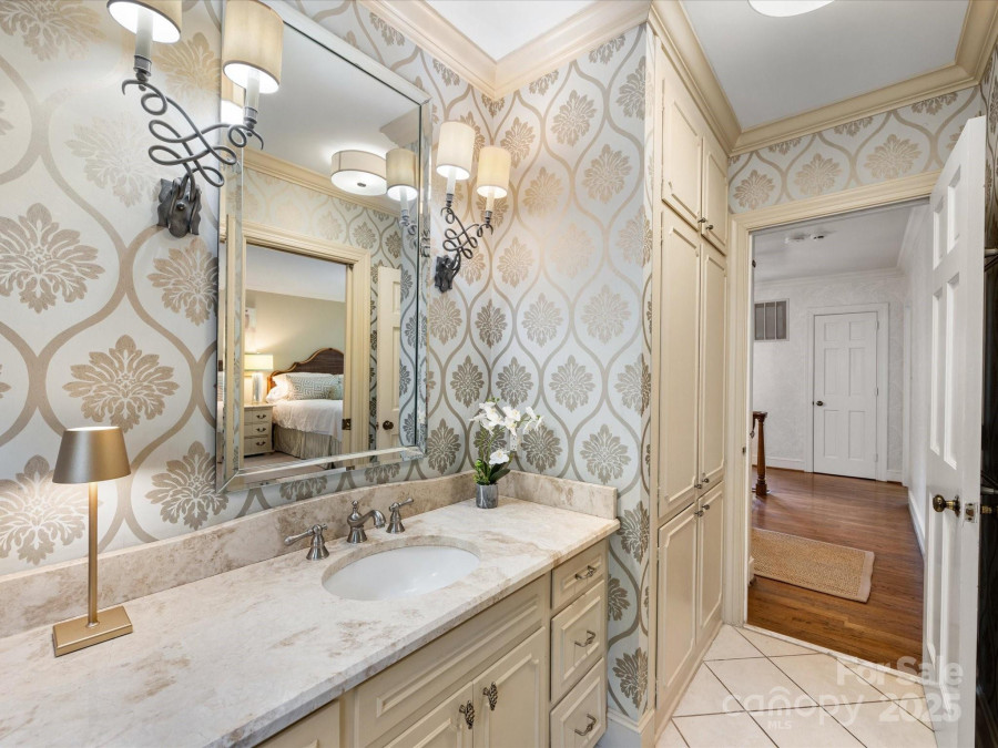 2501 Richardson Dr Charlotte, NC 28211