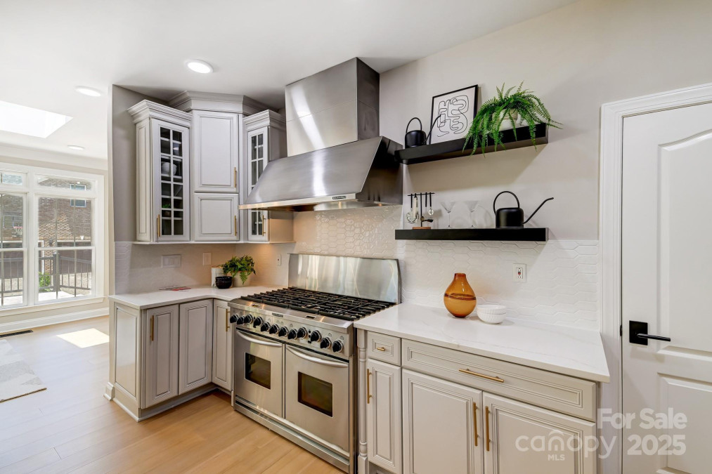 8707 Fairview Rd Charlotte, NC 28226