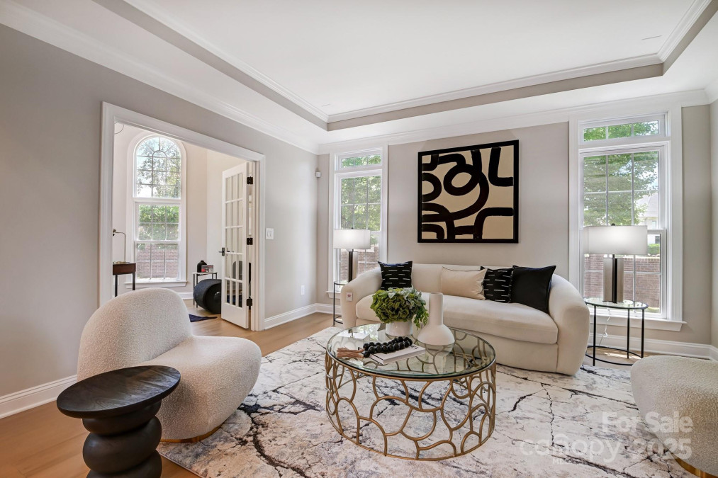 8707 Fairview Rd Charlotte, NC 28226