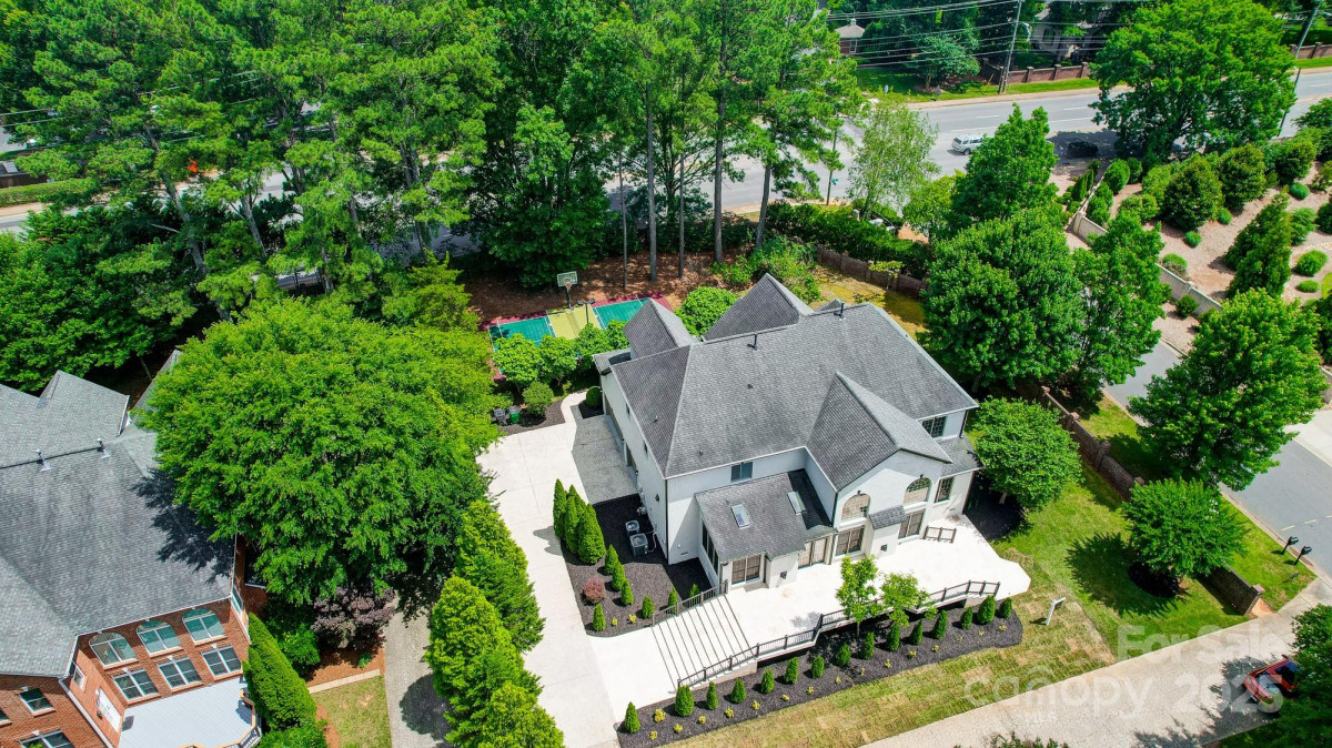 8707 Fairview Rd Charlotte, NC 28226