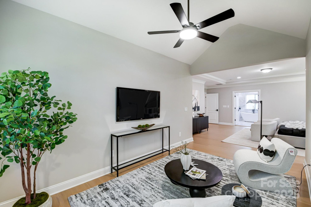 8707 Fairview Rd Charlotte, NC 28226