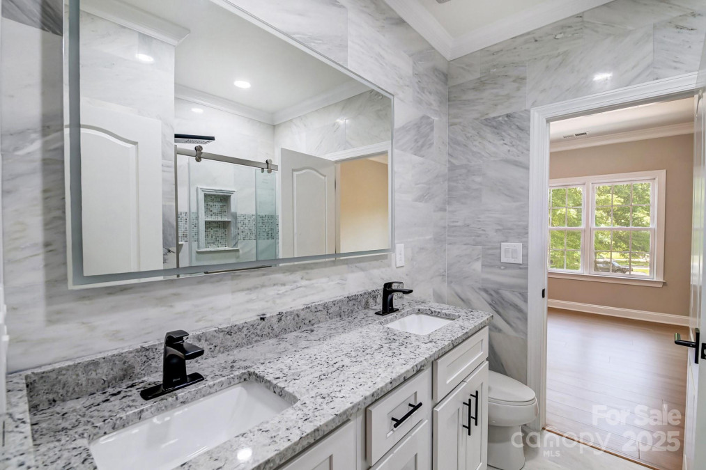 8707 Fairview Rd Charlotte, NC 28226