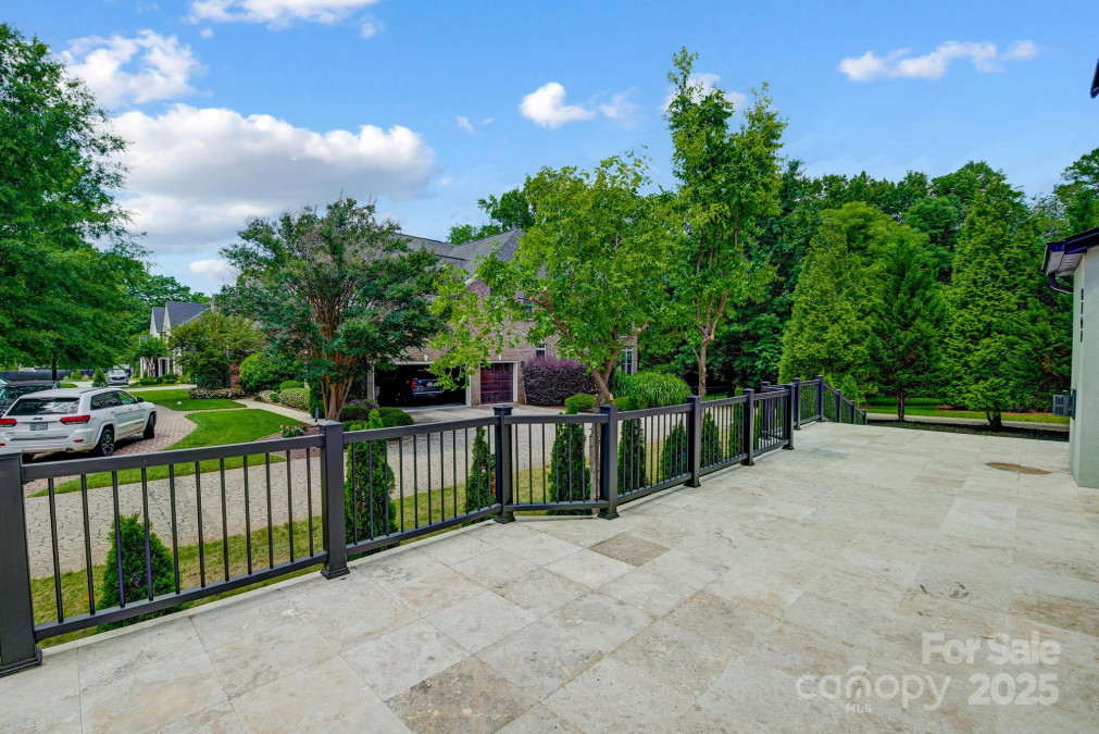 8707 Fairview Rd Charlotte, NC 28226