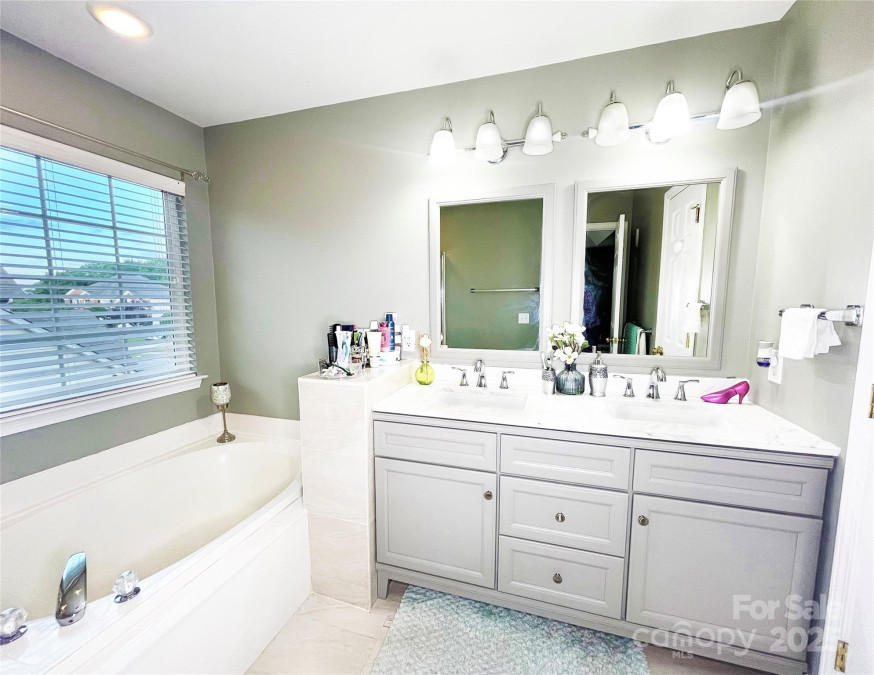 8218 Lynnewood Glen Dr Charlotte, NC 28269