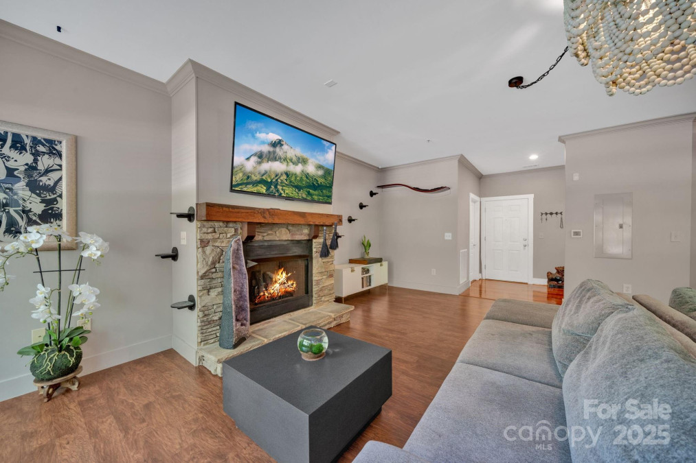 9 Kenilworth Knoll Asheville, NC 28805