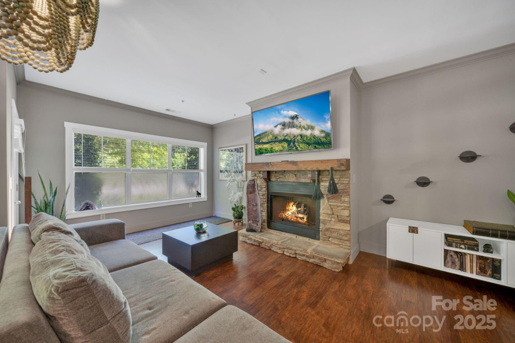 9 Kenilworth Knoll Asheville, NC 28805