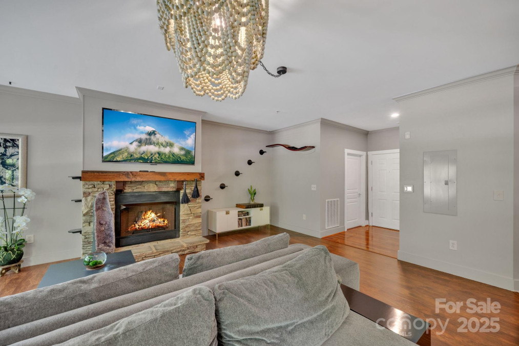 9 Kenilworth Knoll Asheville, NC 28805
