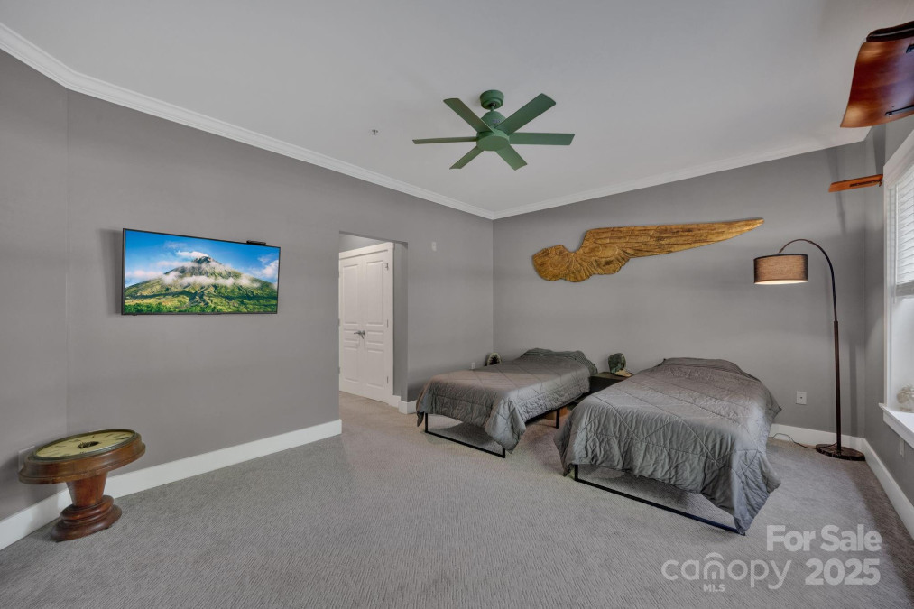 9 Kenilworth Knoll Asheville, NC 28805