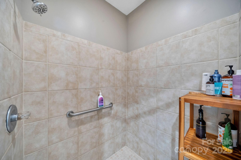 9 Kenilworth Knoll Asheville, NC 28805