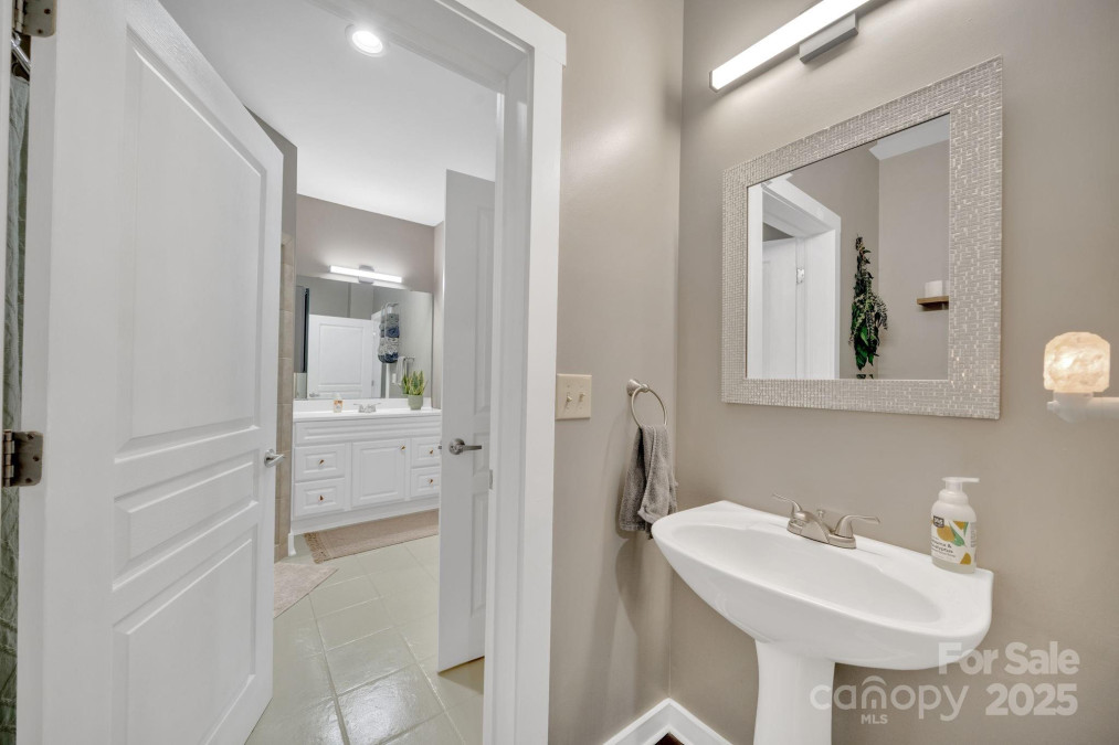 9 Kenilworth Knoll Asheville, NC 28805