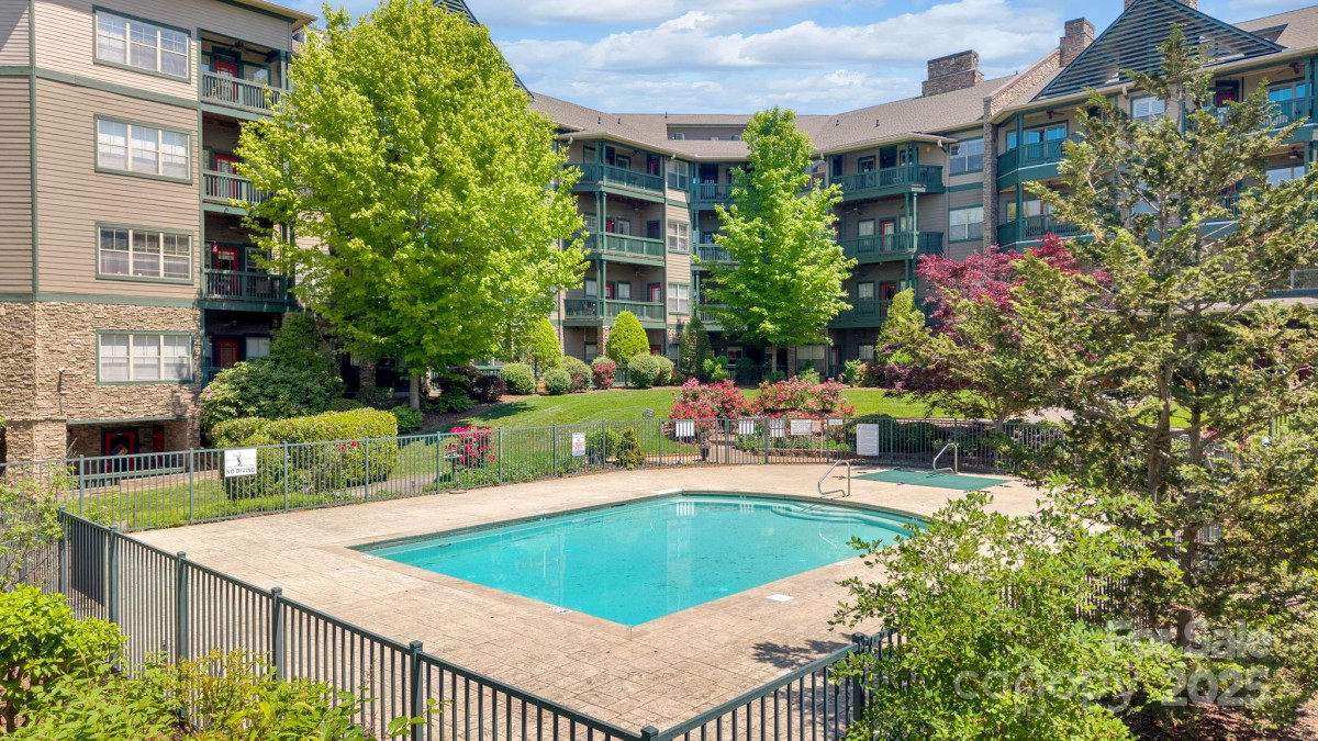 9 Kenilworth Knoll Asheville, NC 28805