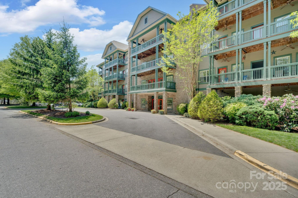 9 Kenilworth Knoll Asheville, NC 28805