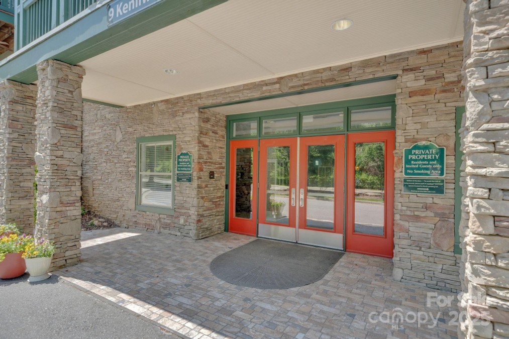 9 Kenilworth Knoll Asheville, NC 28805
