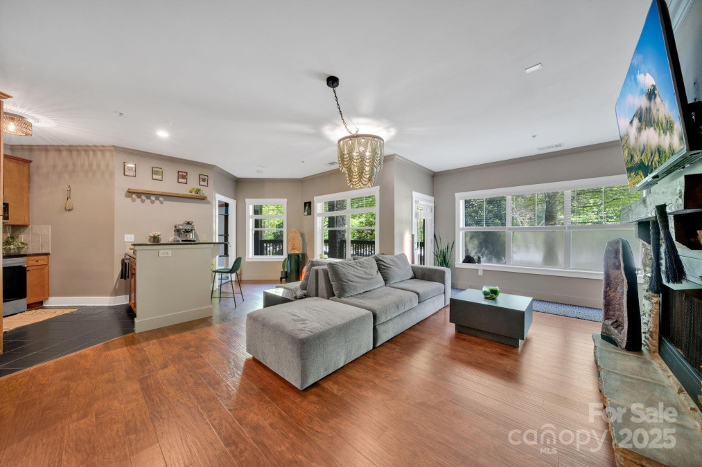9 Kenilworth Knoll Asheville, NC 28805