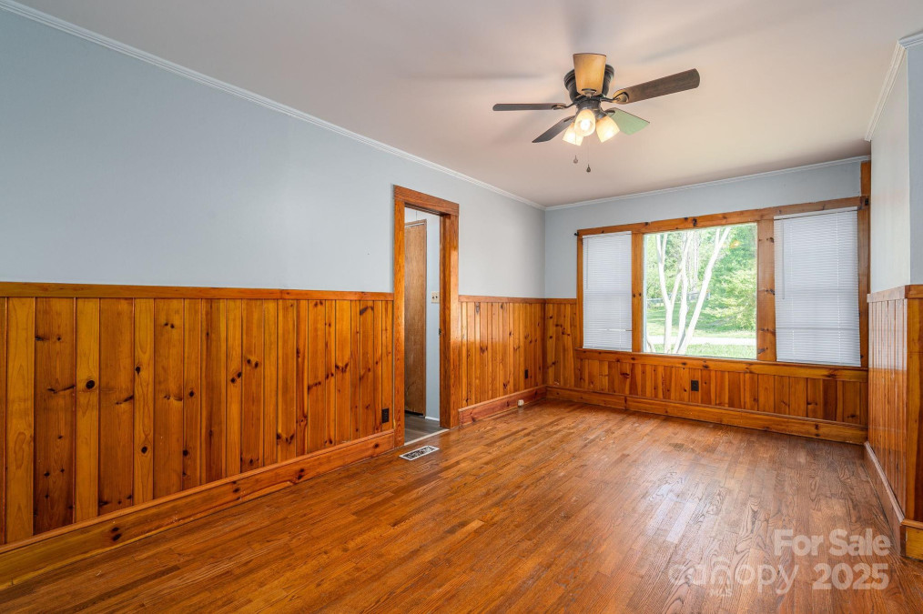 406 Arrowood St Lenoir, NC 28645